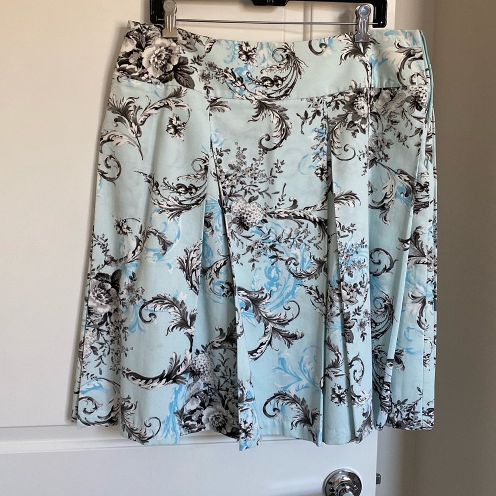 St. John Collection Pleated Skirt - Beautiful Print - Size 16